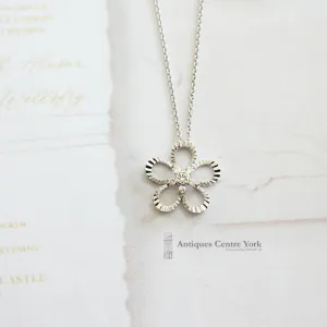 18ct White Gold Diamond Flower Pendant 0.20ct