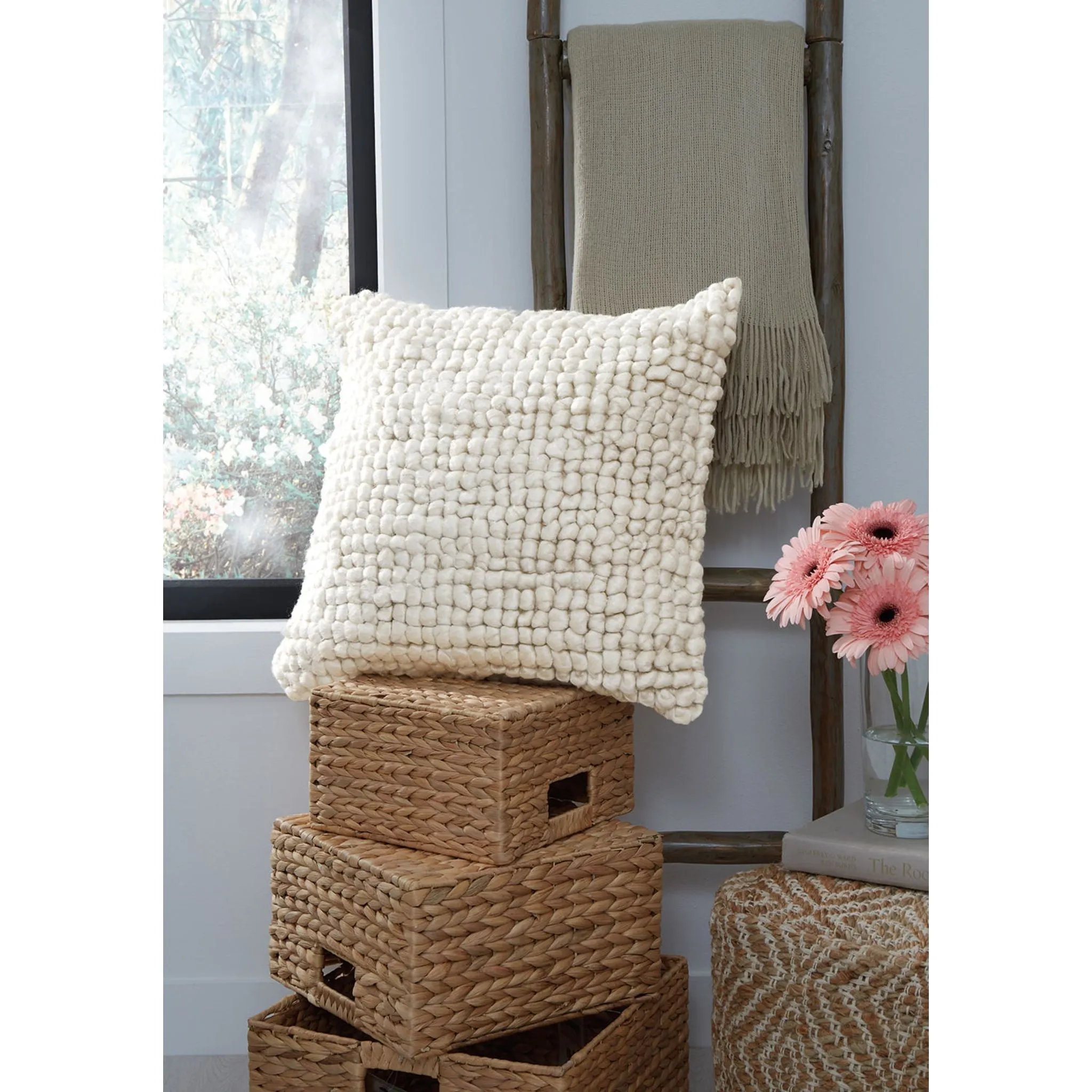 Aavie Pillow