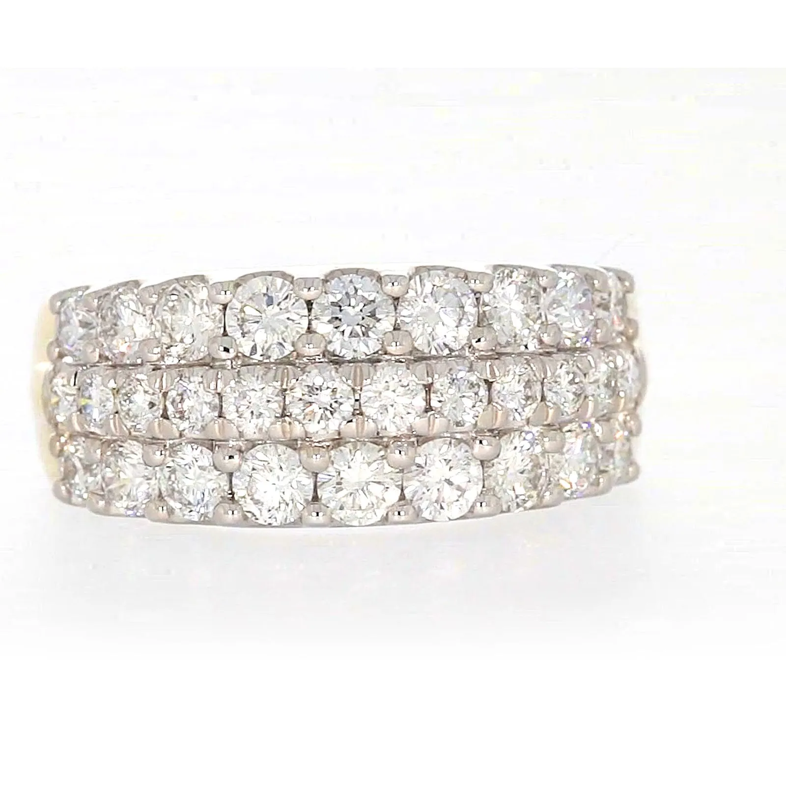 Celebration 9ct Yellow Gold Round Brilliant Cut 1 1/2 Carat tw of Lab Grown Diamonds Ring