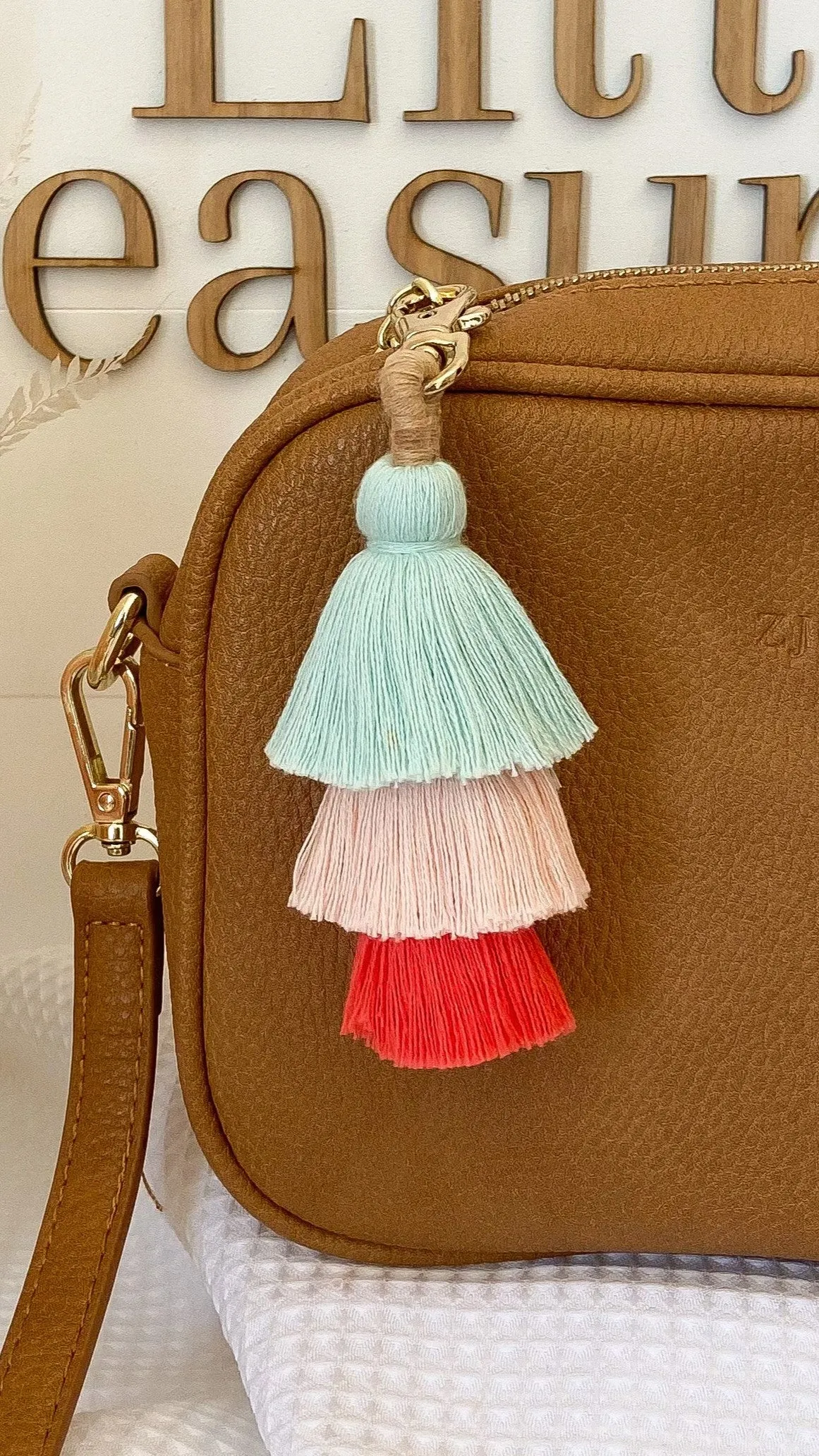 Daisy Lane Tassel Keyring - Dakota