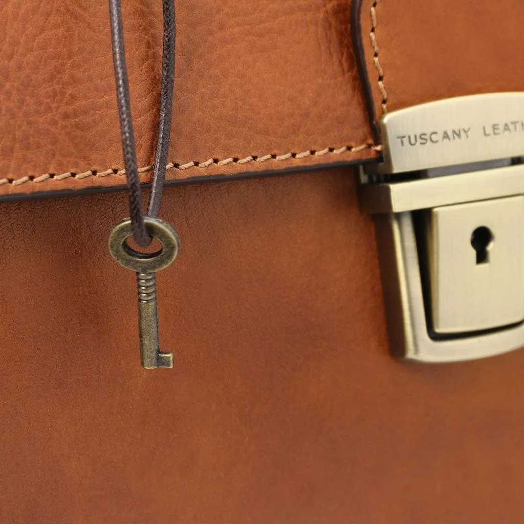 Giotto - Exclusive double-bottom leather doctor bag | TL142344