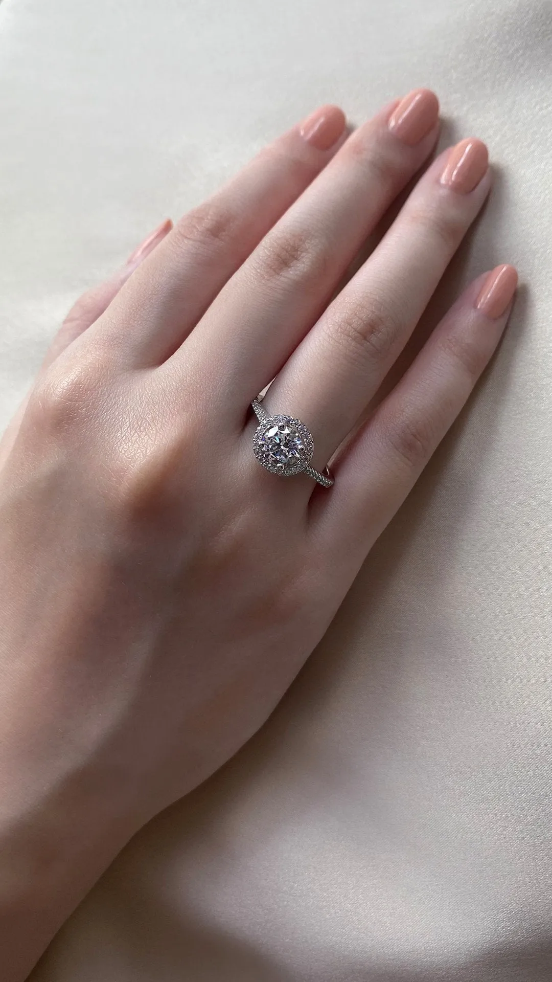 Iris Ring 18K White Gold