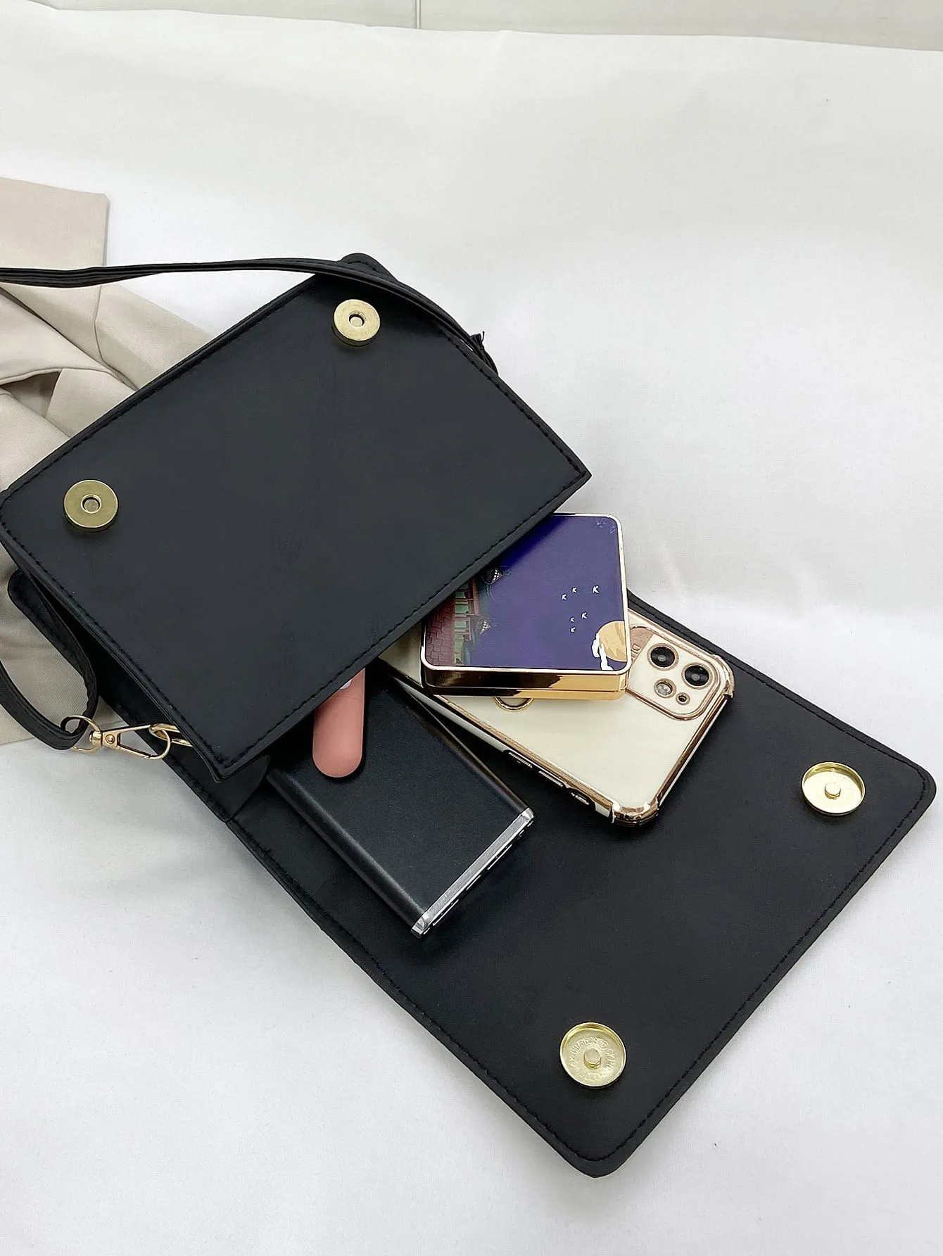 Minimalist Embossed Chain Decor Crossbody Bag