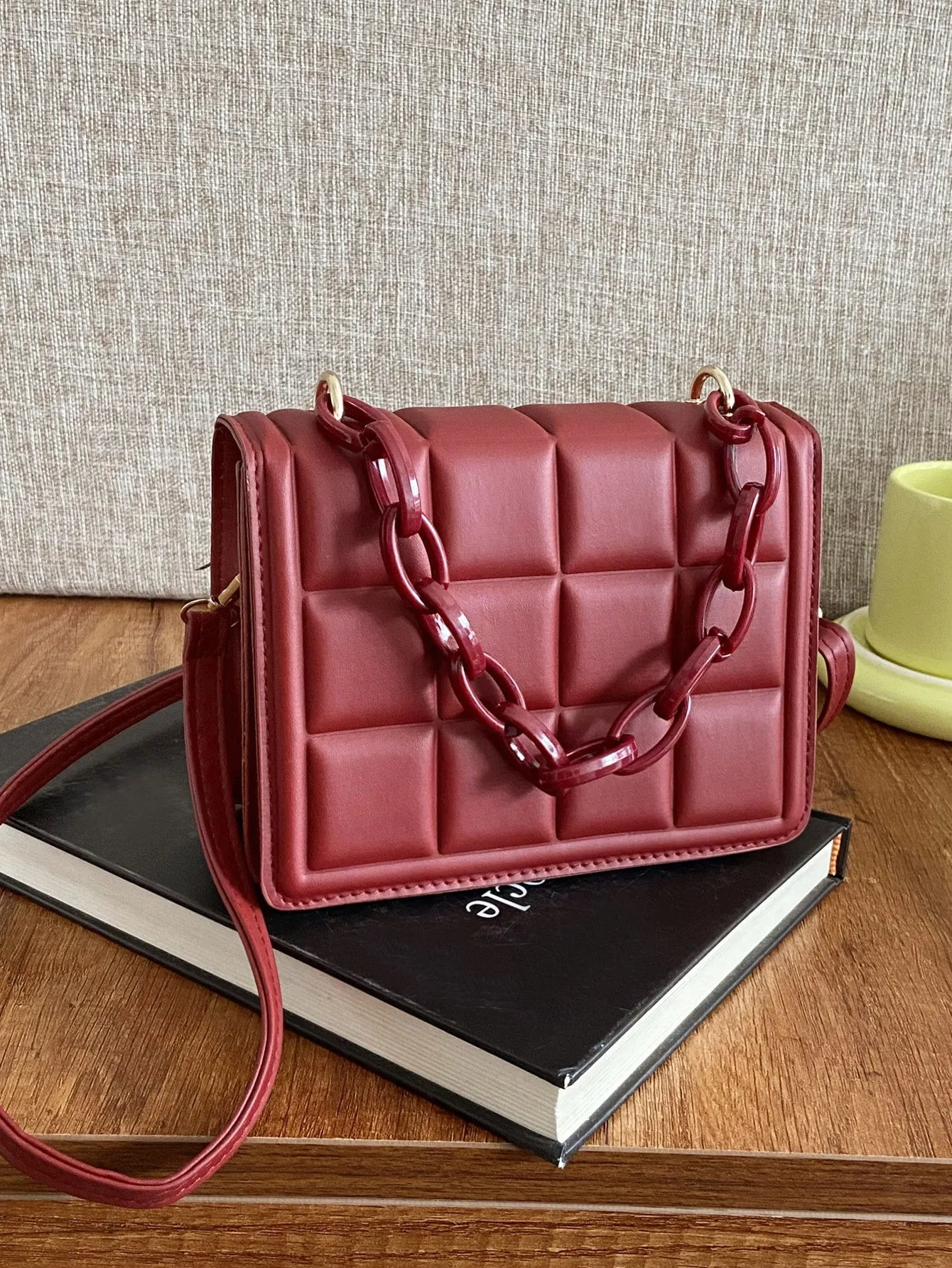 Minimalist Embossed Chain Decor Crossbody Bag