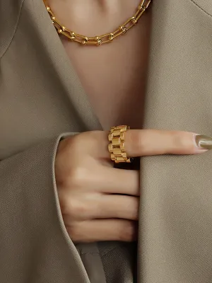 Secret Charming Holds Ring