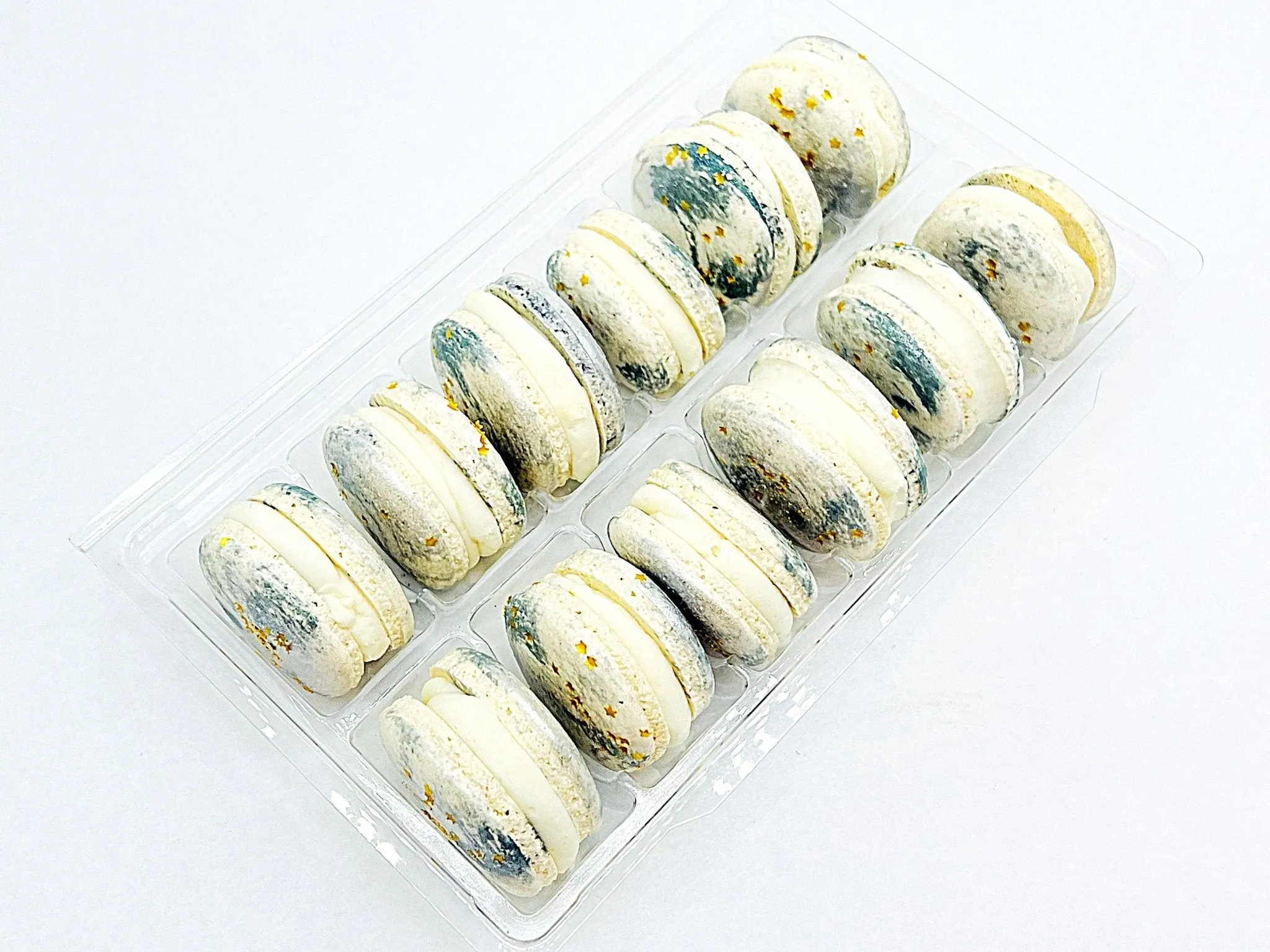 Vegan Planet | The White Planet | White Chocolate Peppermint Vegan Macarons
