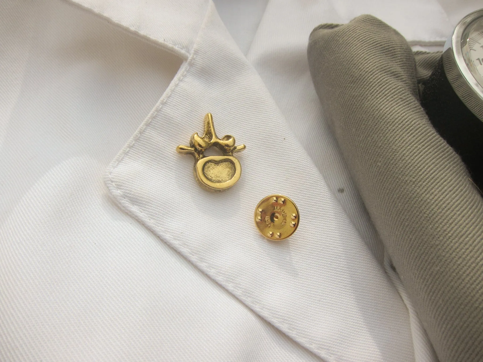 Vertebra Gold Lapel Pin